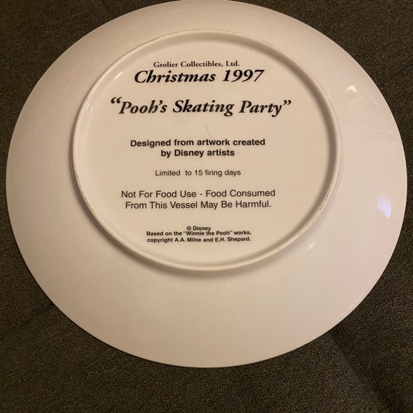 1997 Christmas - Pooh’s Skating Party - Picture 2 of 3